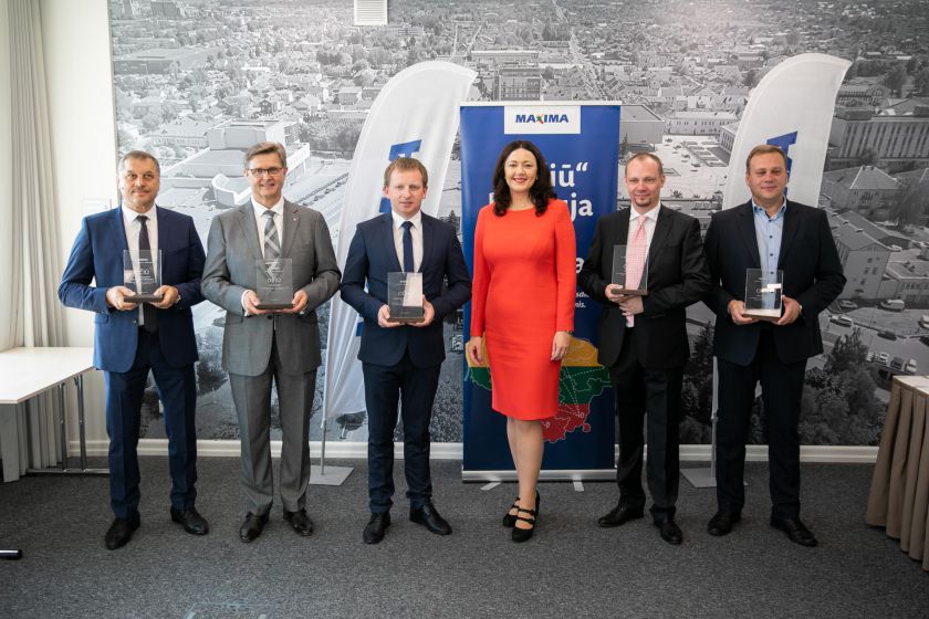 „Maxima“ dėkoja Marijampolei: akcinės prekės iš „M“ raidės ir sunkvežimis šventinių tortų