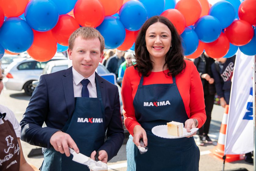 „Maxima“ dėkoja Marijampolei: akcinės prekės iš „M“ raidės ir sunkvežimis šventinių tortų