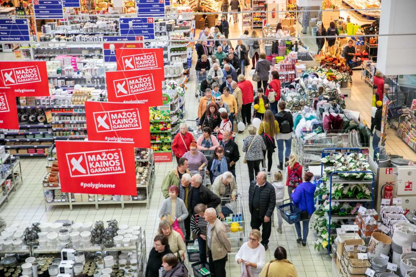 „Maxima“ dėkoja Marijampolei: akcinės prekės iš „M“ raidės ir sunkvežimis šventinių tortų