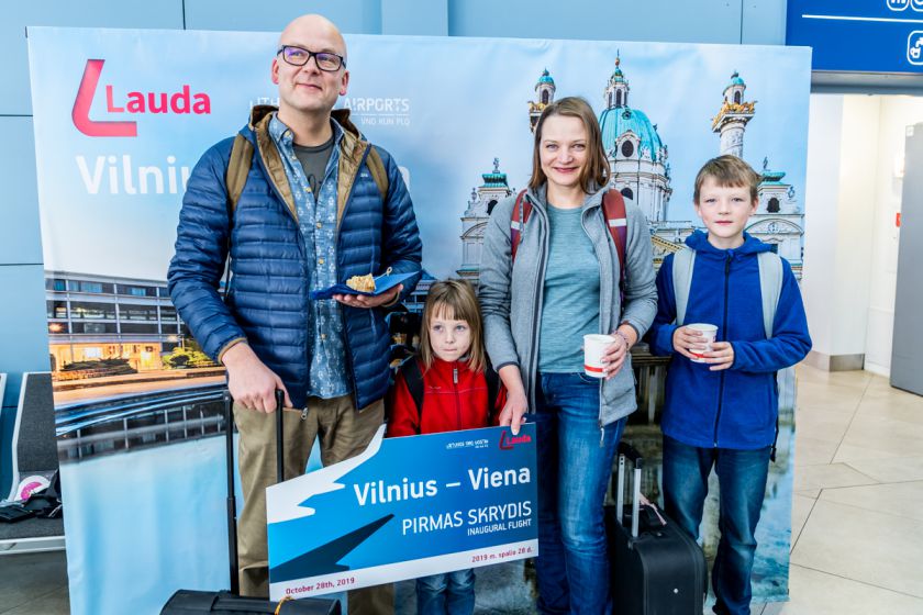 ORO BENDROVĖ „LAUDAMOTION“  PRADĖJO SKRYDŽIUS IŠ VILNIAUS Į VIENĄ