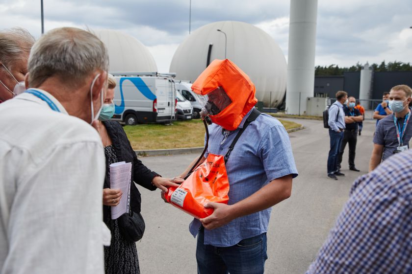„Vilniaus vandenų“ darbuotojams – saugos bei gelbėjimo įrangos naudojimo mokymai