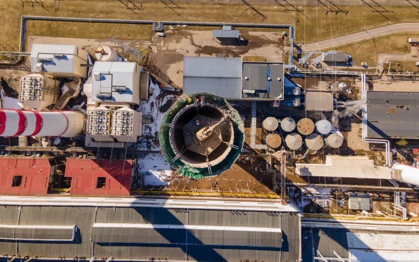 Demontuojamų dviejų nebenaudojamų Elektrėnų komplekso kaminų pokyčiai jau matomi vizualiai