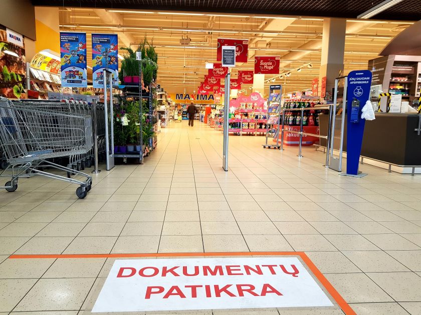 „Maxima“ skelbia parduotuvių sąrašą, kur pirkėjai bus įleidžiami su Galimybių pasu