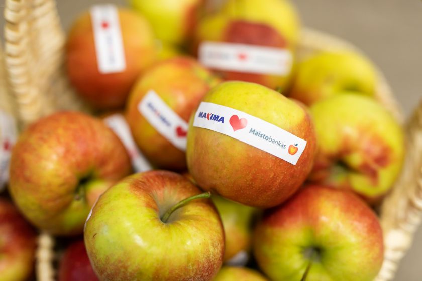 Kviečia ištiesti gerumo ranką: „Maxima“ parduotuvėse prasideda kasmetinė „Maisto banko“ rudens akcija