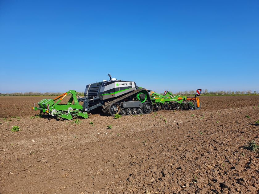 „Agrokoncernas“ tapo robotų žemės ūkiui gamintojos „AgXeed“ oficialiu atstovu