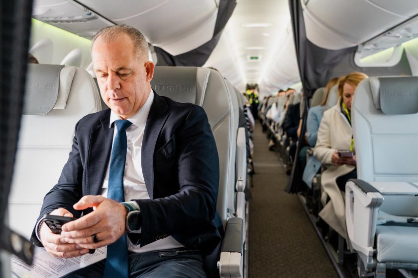 Žvilgsnis į ateitį – „airBaltic“ išbandė „SpaceX“ internetą „Starlink“