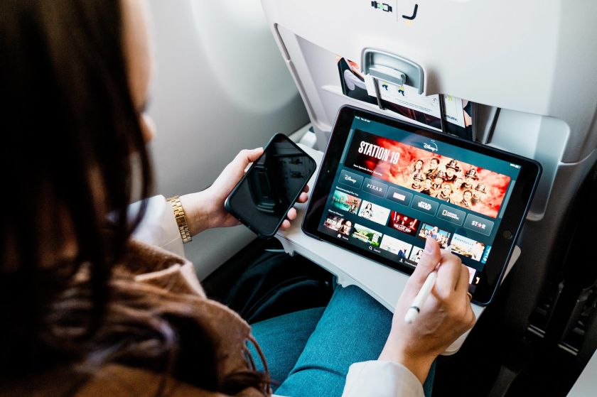 Žvilgsnis į ateitį – „airBaltic“ išbandė „SpaceX“ internetą „Starlink“