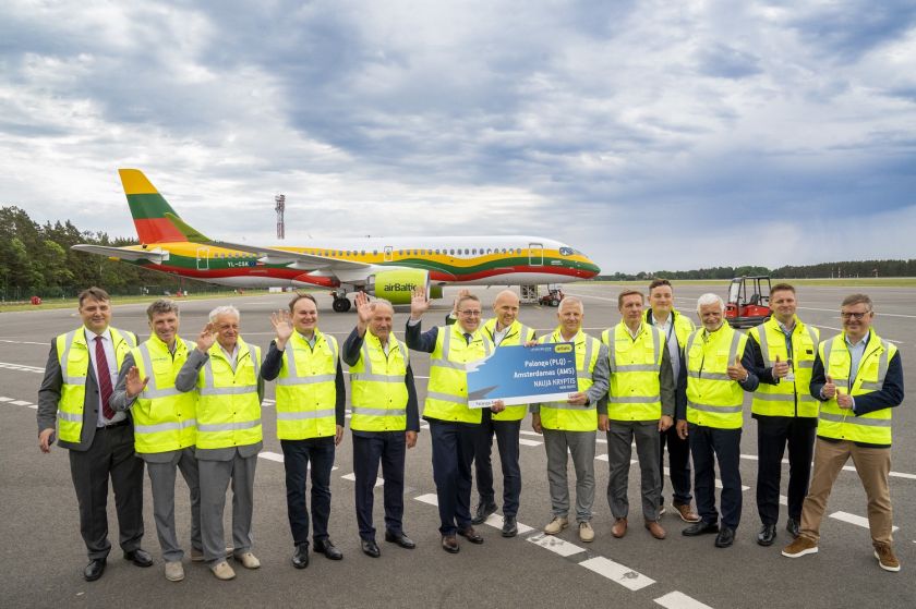 
„airBaltic“ pradeda tiesioginius skrydžius iš Palangos į Amsterdamą                