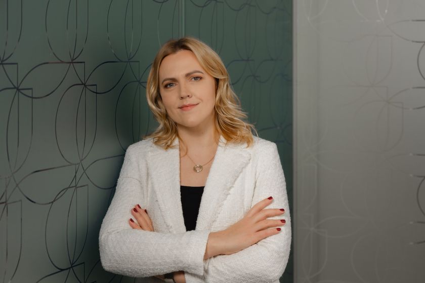 Daugiau nei pusė lietuvių elektromobiliams skeptiški: kodėl nenorime keliauti tvariau?