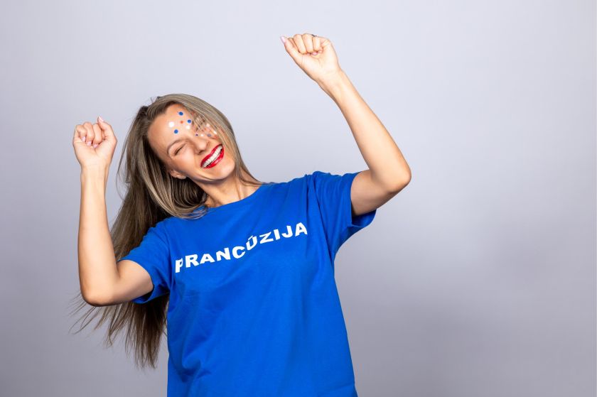 
Futbolo čempionato karštinė pasiekė aukščiausią tašką: „Volfas Engelman“ bravore prieš objektyvą stojo didžiausi sirgaliai                