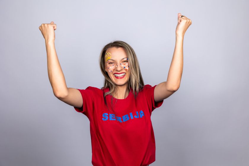 
Futbolo čempionato karštinė pasiekė aukščiausią tašką: „Volfas Engelman“ bravore prieš objektyvą stojo didžiausi sirgaliai                