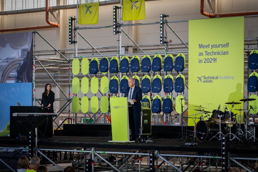 
„airBaltic“ švenčia Technikos akademijos atidarymą                