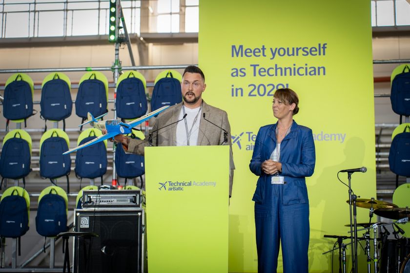 
„airBaltic“ švenčia Technikos akademijos atidarymą                