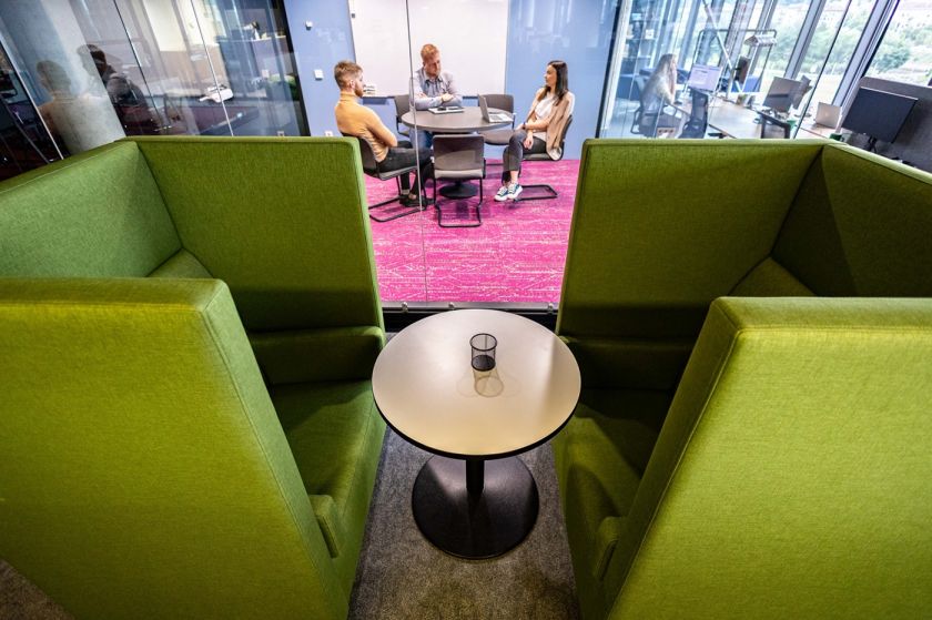 
Sujudimas biurų rinkoje: „Bitė“ Kaune persikraustė į „Žalgirio“ areną                