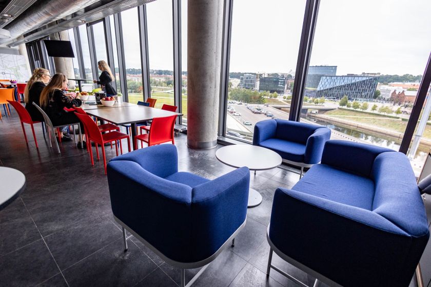 
Sujudimas biurų rinkoje: „Bitė“ Kaune persikraustė į „Žalgirio“ areną                