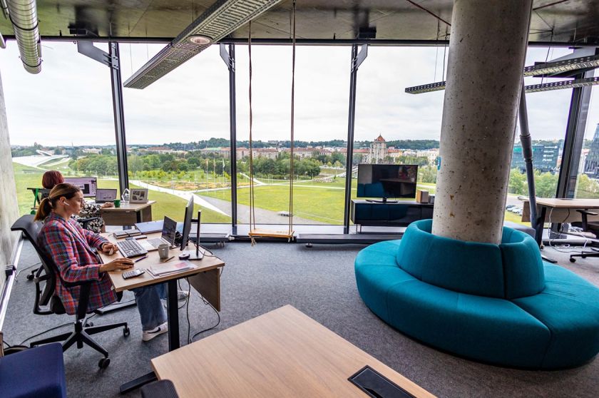 
Sujudimas biurų rinkoje: „Bitė“ Kaune persikraustė į „Žalgirio“ areną                