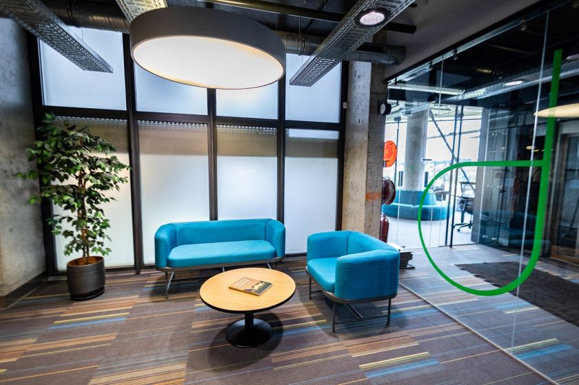 
Sujudimas biurų rinkoje: „Bitė“ Kaune persikraustė į „Žalgirio“ areną                