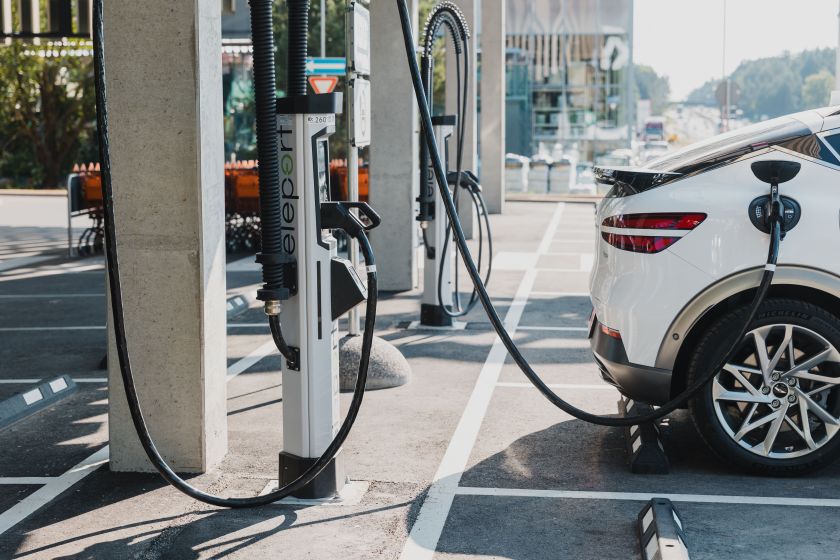 
„Eleport“ plečiasi į Kroatiją ir Slovėniją – įsigijo įkrovimo stotelių operatorę „TurboVolt“                