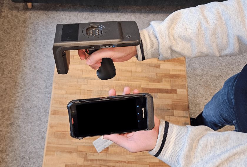 
„Raso“ Seime įdiegė modernų inventorizacijos sprendimą – per kelias sekundes suregistruoja tūkstančius daiktų                