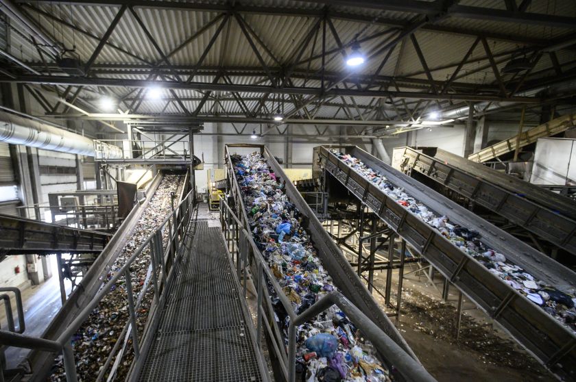 „Energesman“ pradėjo bandymus su musių lervomis – jau maitina jas vilniečių maisto atliekomis