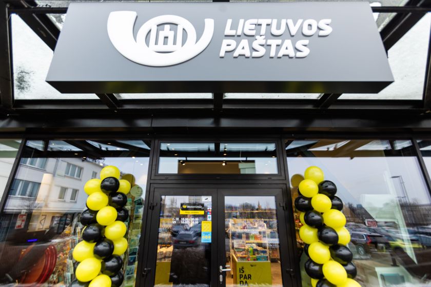 Ketvirtadienio rytą pirmuosius klientus pasitiko naujasis Žirmūnų pašto skyrius