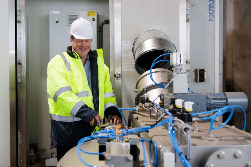 „Energesman“ pradėjo bandymus su musių lervomis – jau maitina jas vilniečių maisto atliekomis