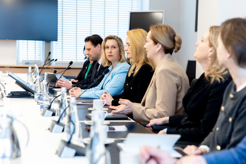 Premjero susitikime su Lietuvos bankais – dėmesys gynybai, smulkaus verslo kreditavimui, paslaugoms regionuose