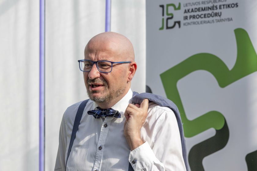 Akademinės etikos ir procedūrų kontrolieriaus tarnyba: atsakomybė už dirbtinį intelektą tenka žmogui