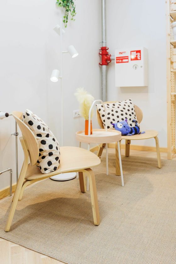 Mažų erdvių dizaino galimybės: kaip 37 kv. metrų patalpa virto daugiafunkce kūrybos studija