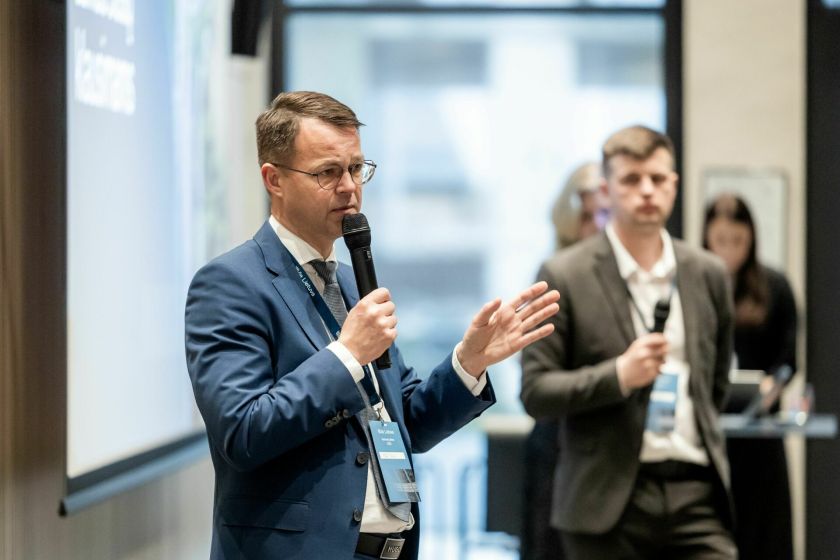 „Via Lietuva“ su savivaldybių atstovais aptarė 2026 m. kelių projektų portfelį, Kelių fondą ir infrastruktūros iššūkius regionuose