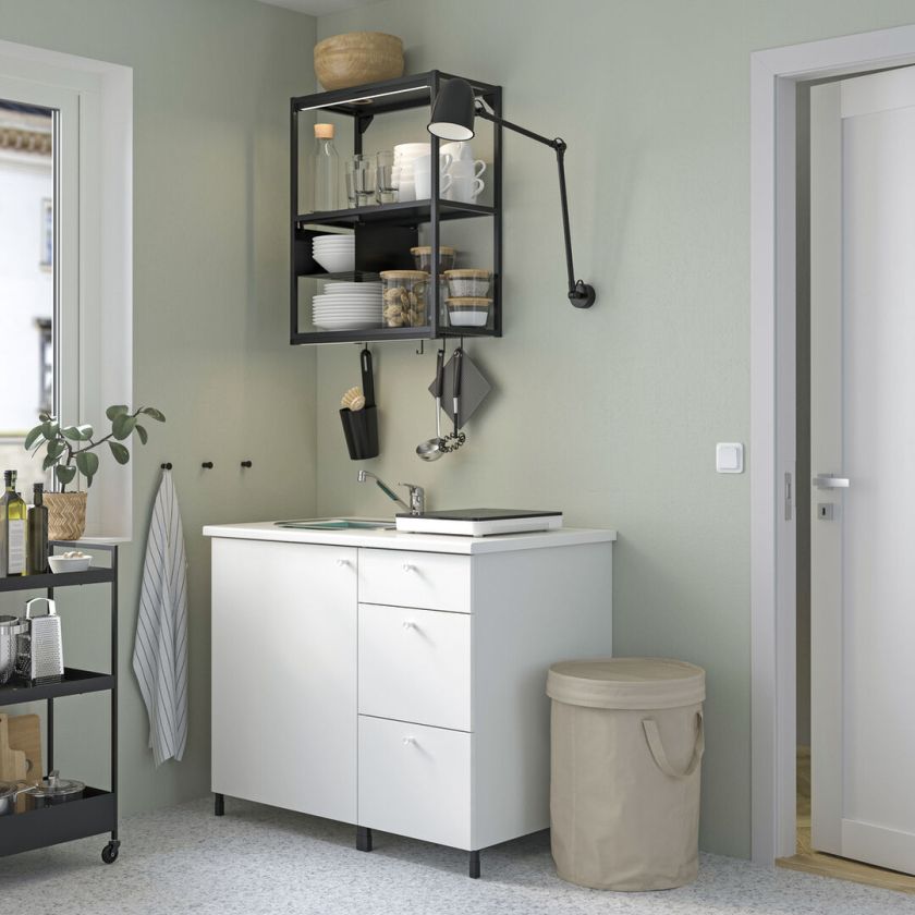 Kiekvienas centimetras svarbus: interjero dizainerė pataria, kaip namuose atlaisvinti vietos atliekų rūšiavimui 